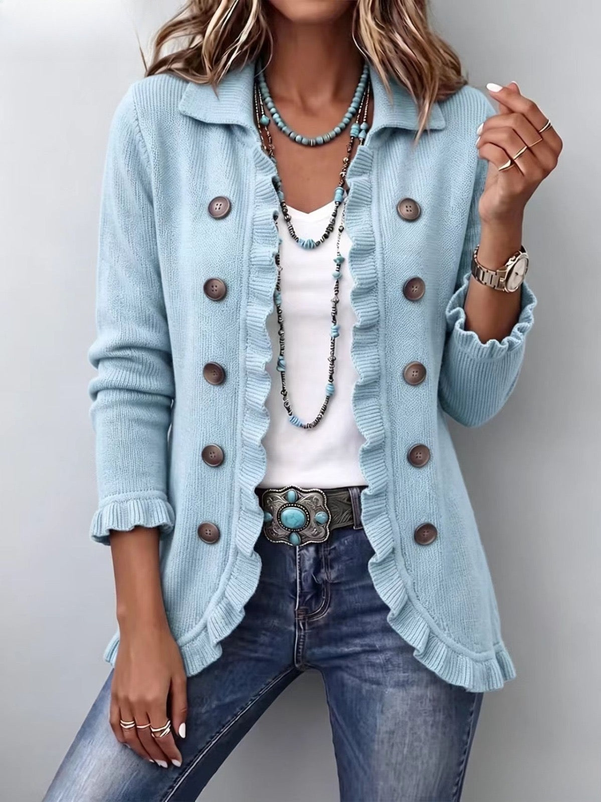 Consolata | Veste en maille bleu poudré à volants