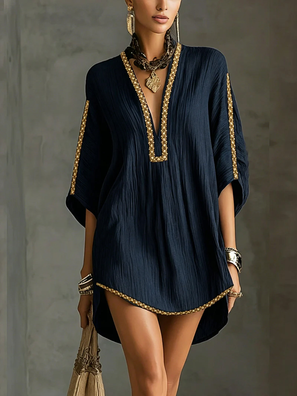MIRELLA™ | Vestido corto negro con escote en V profundo