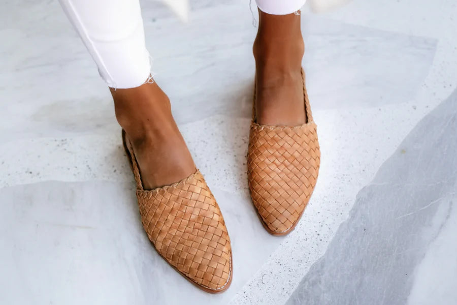 LOLA™ | Slingback Trenzado de Piel
