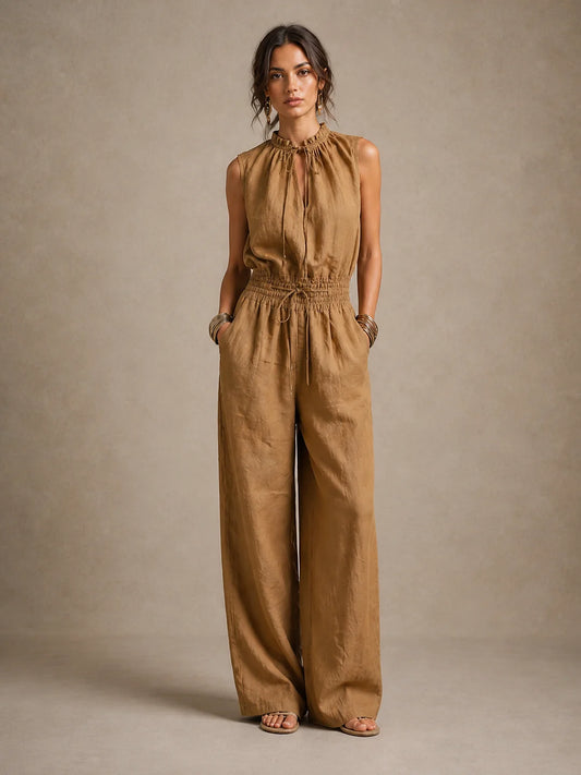 ZENAIDE™ | Mono color camel con cuello alto anudado y pernera ancha