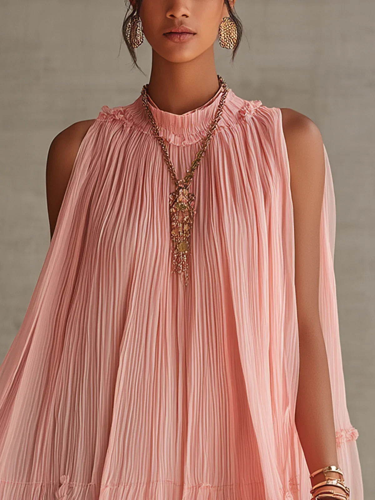 Robe courte Magdalena en mousseline rose à rayures et col dos nu
