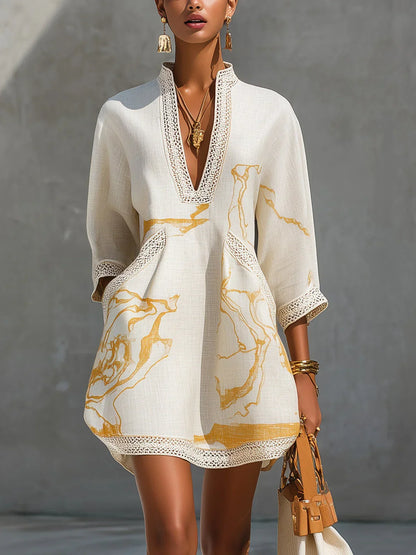 RENATA™ | Vestido corto de encaje con estampado dorado y escote en V profundo