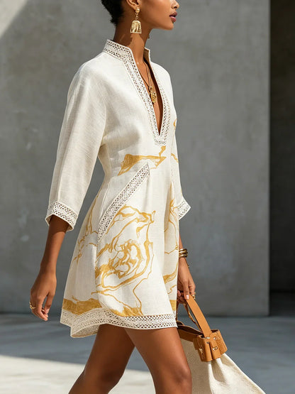 RENATA™ | Vestido corto de encaje con estampado dorado y escote en V profundo