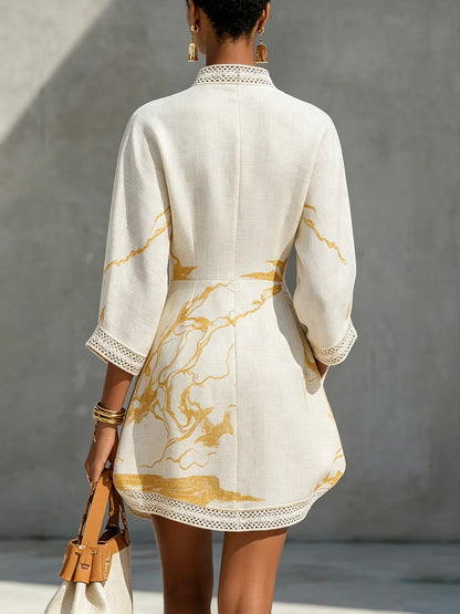 RENATA™ | Vestido corto de encaje con estampado dorado y escote en V profundo