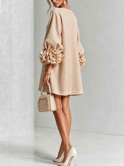 Robe courte Elvira avec boutons floraux et manches fleuries
