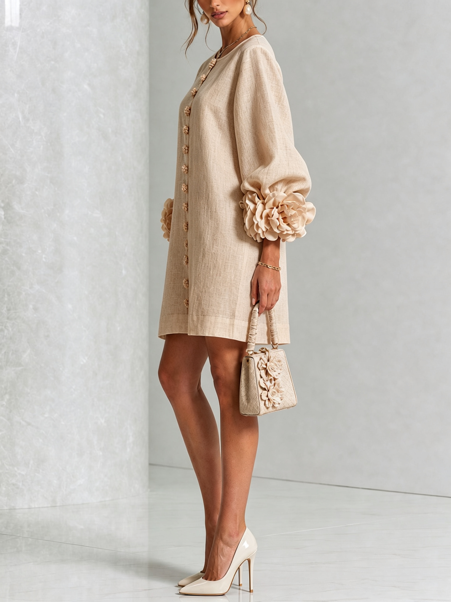 Vestido mini blanco con botones con motivos florales y mangas con motivos florales extravagantes