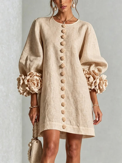 Robe courte Elvira avec boutons floraux et manches fleuries
