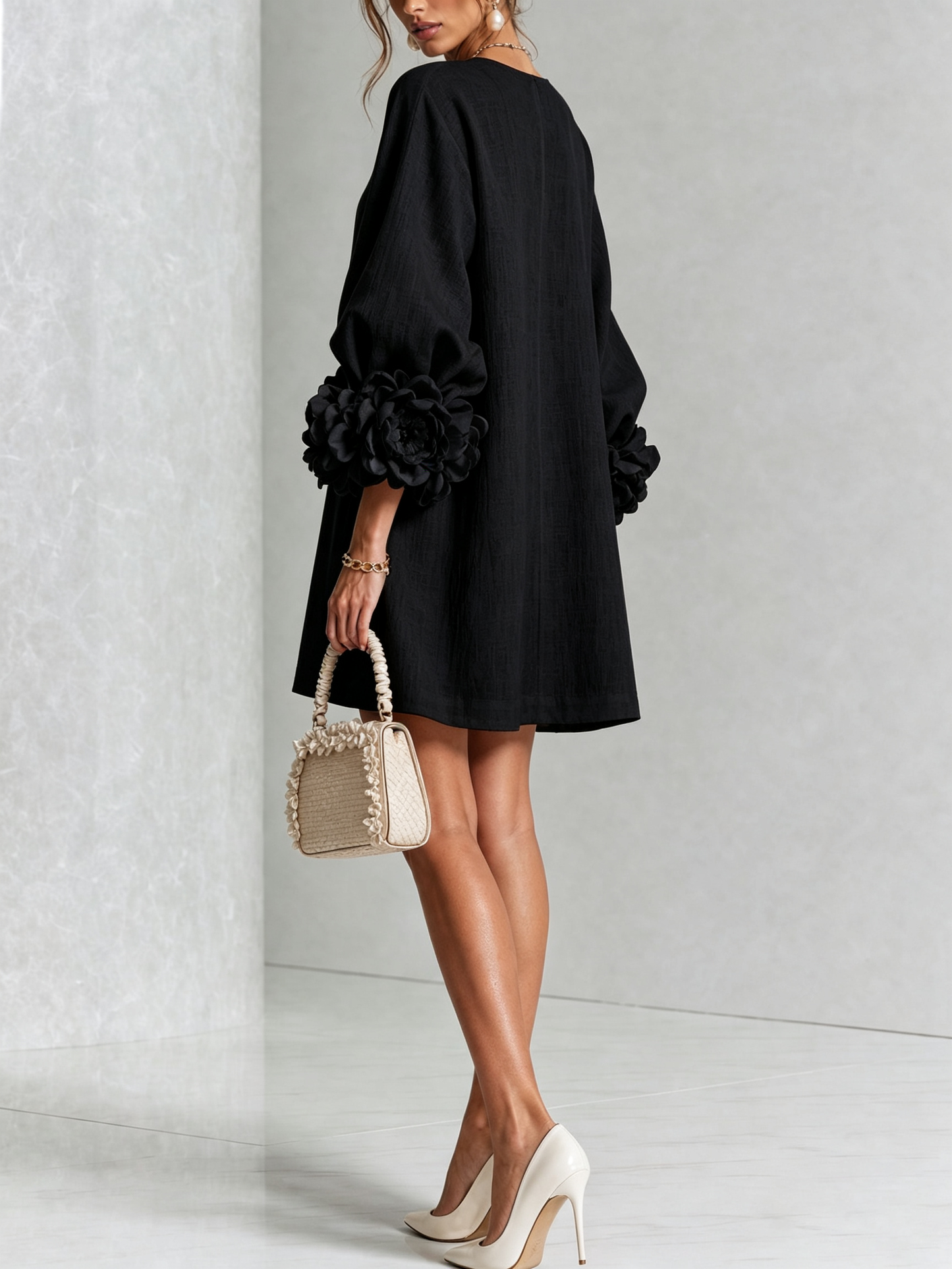 Vestido mini blanco con botones con motivos florales y mangas con motivos florales extravagantes