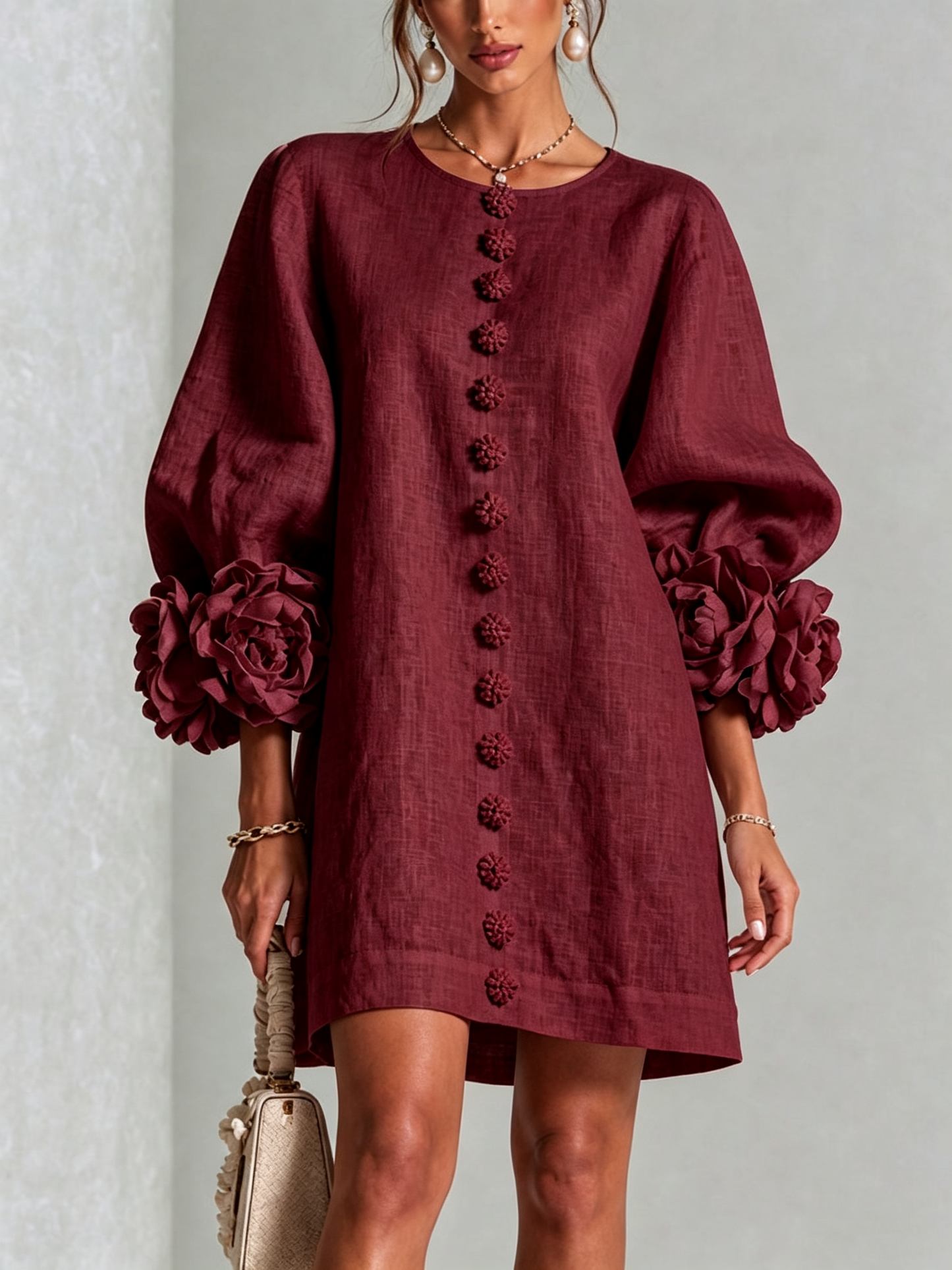 Vestido mini blanco con botones con motivos florales y mangas con motivos florales extravagantes