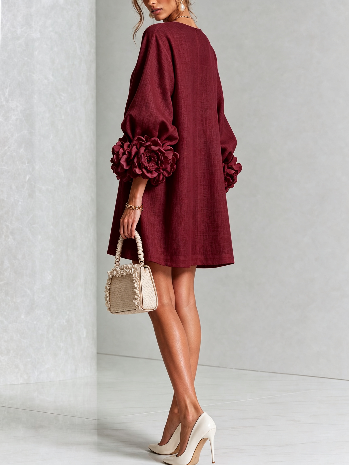Vestido mini blanco con botones con motivos florales y mangas con motivos florales extravagantes
