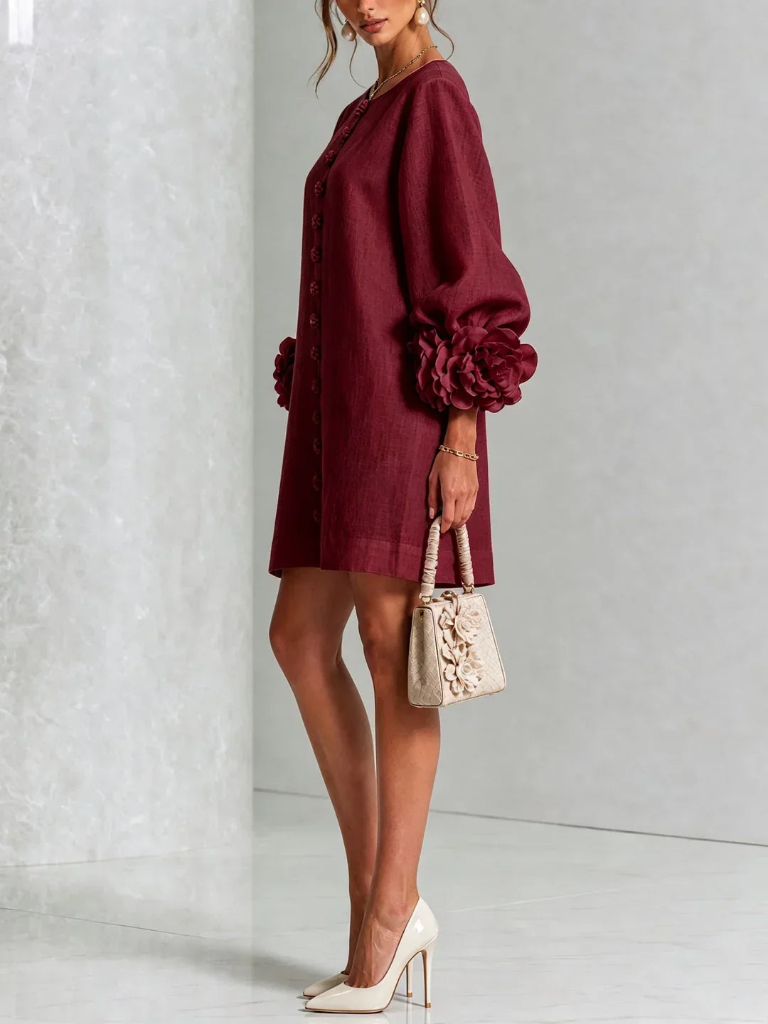 Robe courte Elvira avec boutons floraux et manches fleuries