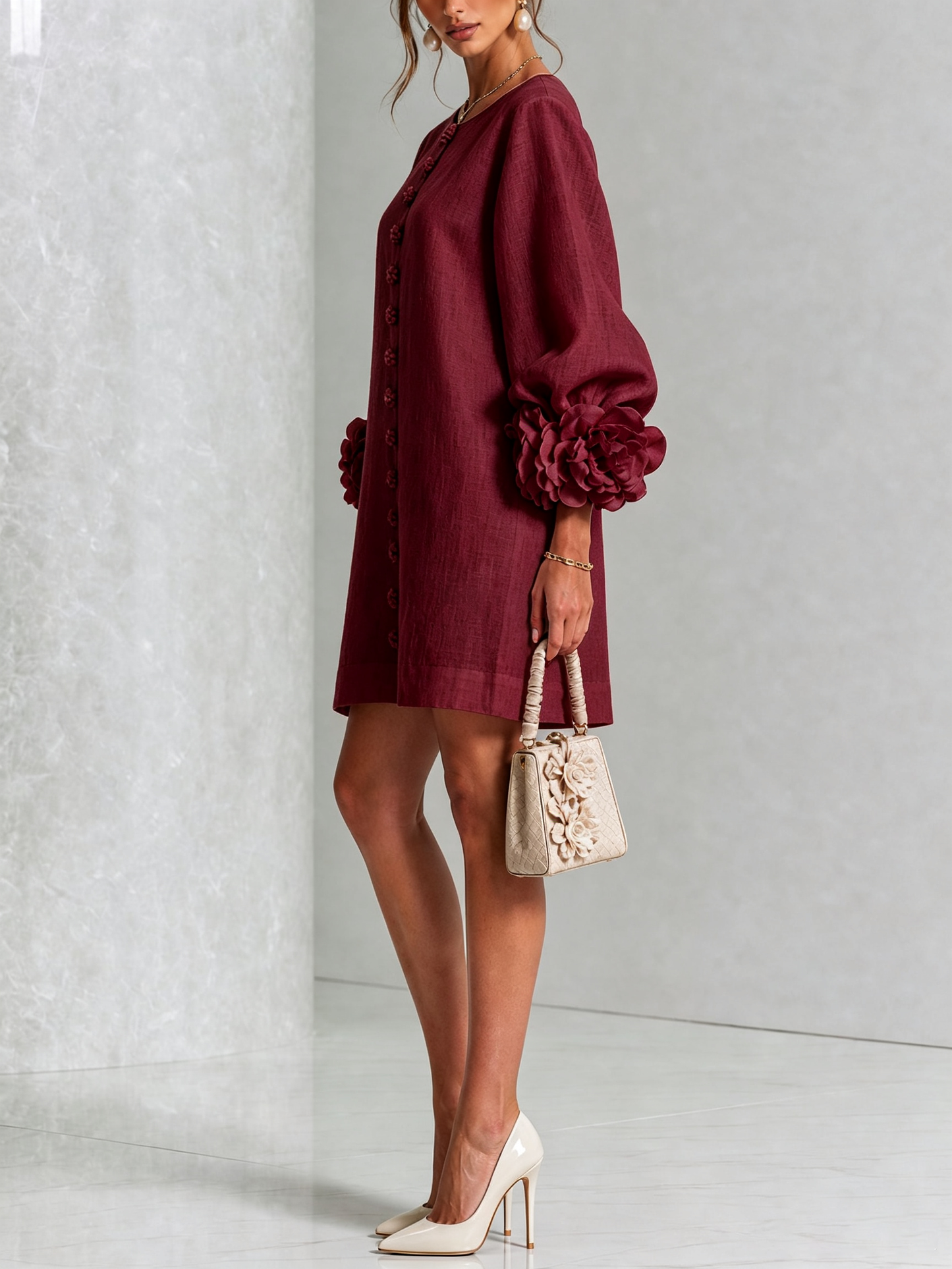 Vestido mini blanco con botones con motivos florales y mangas con motivos florales extravagantes