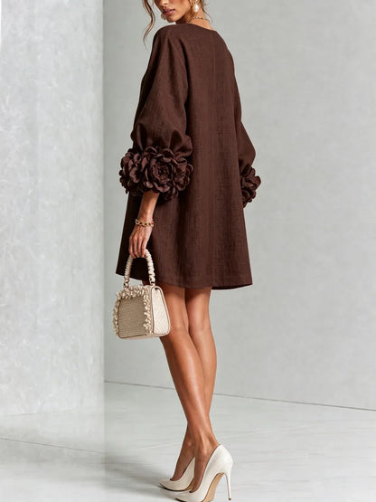 Robe courte Elvira avec boutons floraux et manches fleuries