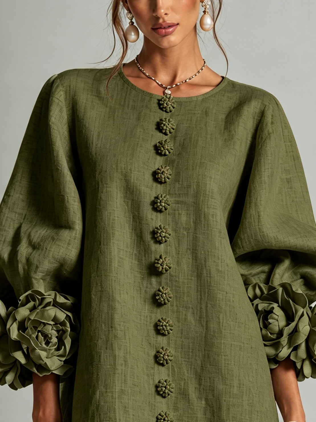 Vestido mini tipo camisa con estampado floral en verde oliva y puños florales extravagantes