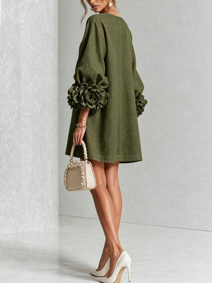 Vestido mini tipo camisa con estampado floral en verde oliva y puños florales extravagantes