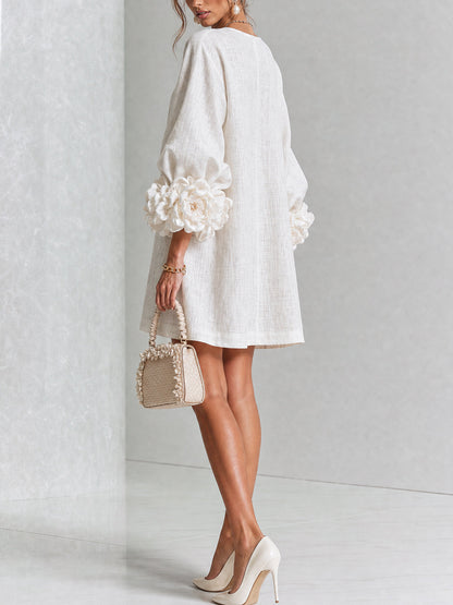 Vestido mini blanco con botones con motivos florales y mangas con motivos florales extravagantes