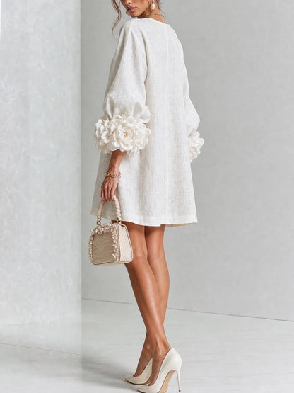 Robe courte Elvira avec boutons floraux et manches fleuries