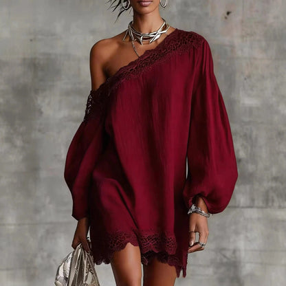 Robe courte Olivia en dentelle à épaules dénudées et manches bouffantes