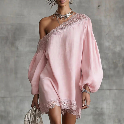 Robe courte Olivia en dentelle à épaules dénudées et manches bouffantes